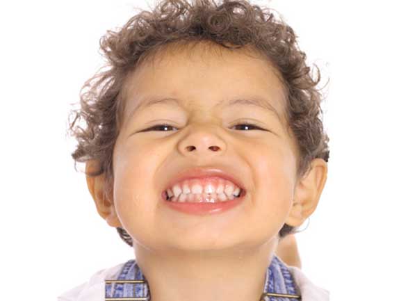 چرا کودکان دندان اضافه دارند؟